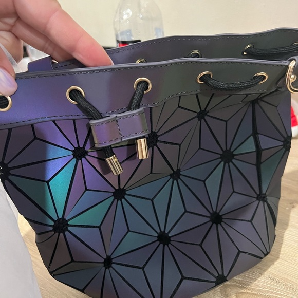 BRAND NEW NEVER WORN…No label brand bag … Reflective … .. - Picture 5 of 7